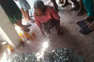 Selain berkarung-karung uang, lansia Mbah Legi punya belasan gram emas