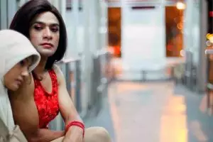 Demi peran, 5 seleb ganteng ini pernah totalitas berdandan jadi wanita