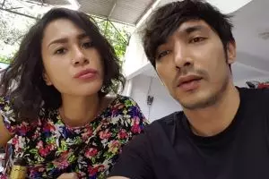 4 Seleb pria ini menikah di usia belasan, ada yang berujung cerai