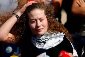 10 Momen haru pembebasan remaja Palestina usai ditahan Israel 8 bulan