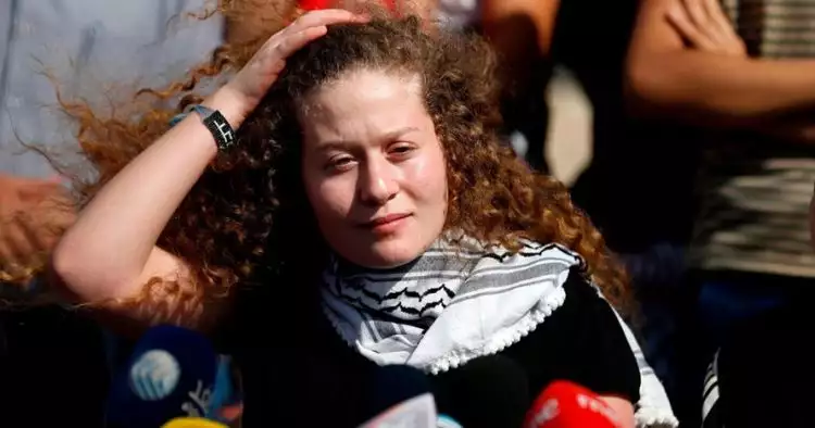 10 Momen haru pembebasan remaja Palestina usai ditahan Israel 8 bulan