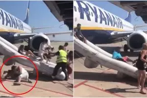 Detik-detik penumpang lompat keluar pesawat gara-gara ponsel meledak