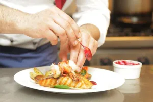 Cara koki umumkan perubahan menu ke pelanggan ini unik dan tak terduga