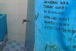 Toilet ini tunjukkan cara buang air kecil ala pesepak bola top dunia