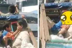 Potret haru anak kecil tunjukkan rasa sayang ke ibunya di atas gerobak