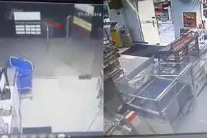 Momen horor pintu kaca minimarket terbanting sendiri, bikin merinding