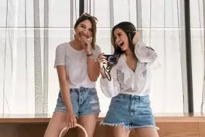 Ikut suami ke Australia, ini 7 beda gaya Acha Septriasa & Acha Sinaga