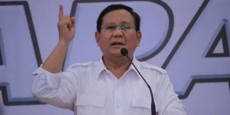 Disebut 'Jenderal Kardus', Prabowo malah asyik main sama kucing
