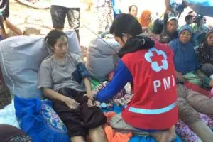 7 Potret duka penanganan medis korban gempa Lombok di tenda darurat