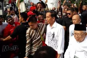 Ini tulisan di baju Jokowi saat daftar Pilpres 2019 di KPU