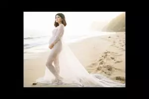 7 Potret keseruan baby shower Tania Putri 'Kepompong', penuh kejutan