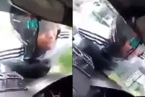 Tak mau diputusin, pria ini merengek sambil panjat mobil pacarnya