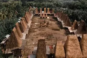 Kampung adat Gurusina NTT terbakar, puluhan rumah tradisional hangus