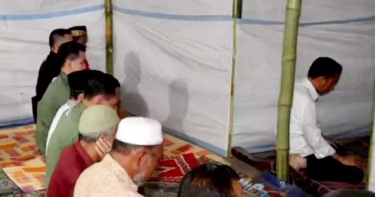 Kunjungi korban gempa Lombok, Jokowi jadi imam salat di musala darurat
