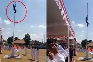 Tali lepas, aksi heroik tentara panjat tiang bendera ini bikin salut