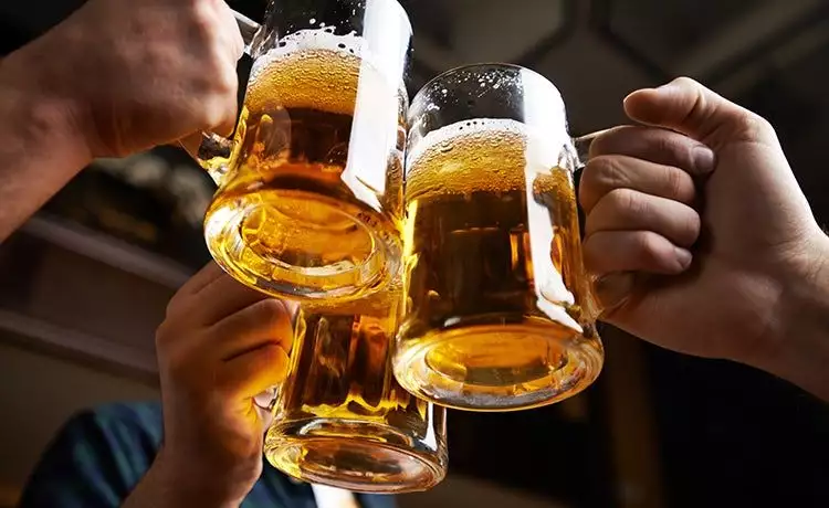 Dari jantung hingga tulang, ini segudang manfaat kesehatan minum bir