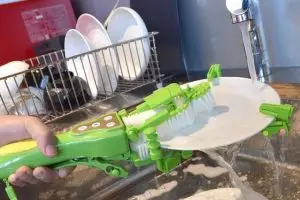 Inovatif, alat ini bikin mencuci piring lebih praktis & mudah