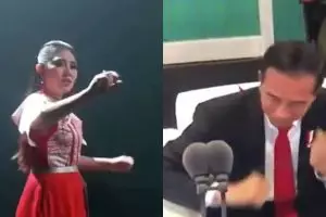 Ini aksi Jokowi goyang dayung saat Via Vallen nyanyi Meraih Bintang