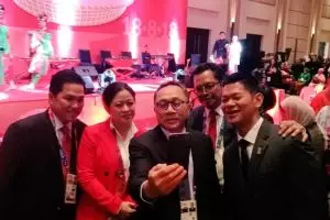 5 Gaya politisi nonton bareng pembukaan Asian Games 2018, akrab banget