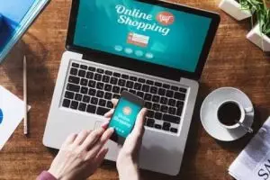 Cara unik warganet berburu diskon belanja online, ada yang nggak tidur