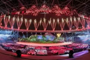 Diberi waktu 60 jam, ini potret pembongkaran panggung opening AG 2018