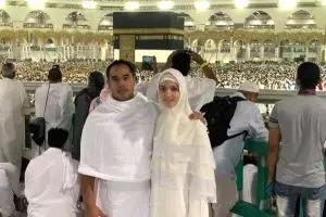 Badai terjang Arab Saudi, Ardi Bakrie sekeluarga pesta kambing guling