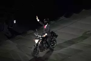 Jokowi naik motor di AG 2018 mirip Kamen Rider, ini 4 potret buktinya