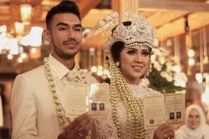 5 Pesinetron cantik ini punya pasangan lebih muda, ada beda 16 tahun