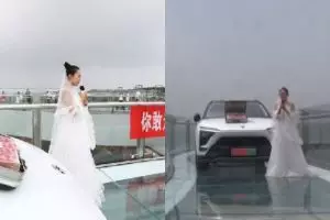 Cewek ini lamar kekasihnya pakai mobil mewah, endingnya bikin miris