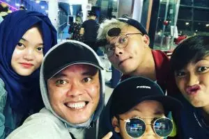 Jalani proses cerai, 5 seleb ini terlihat asyik liburan ke luar negeri