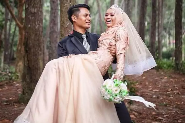Berkat Instagram, guru & murid beda usia 12 tahun ini akhirnya menikah