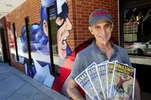 Kisah pria koleksi 200 ribu komik ini bakal bikin kamu terkagum-kagum