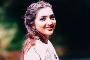 Punya banyak ART, aksi Ashanty tak gengsi ngepel rumah ini tuai pujian