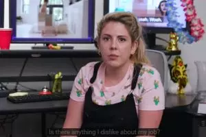 Cewek ini profesinya bikin caption di video porno, begini kisahnya