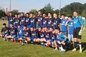 Timnya ketinggalan 0-2, pelatih ini masuk lapangan dan bikin hattrick