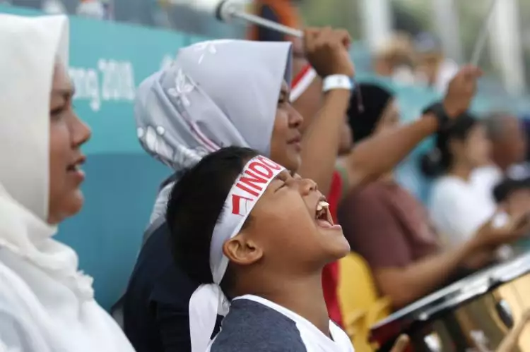 Penuh semangat, ini 10 ekspresi heboh suporter cilik di Asian Games