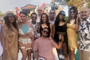 7 Potret Tamara Bleszynski dan geng artis senior nonton konser bareng