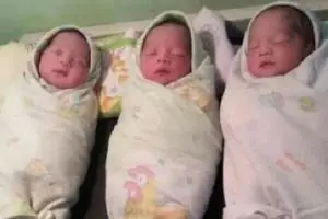 Lahir di perjalanan, bayi kembar 3 ini dinamai pakai merek mobil