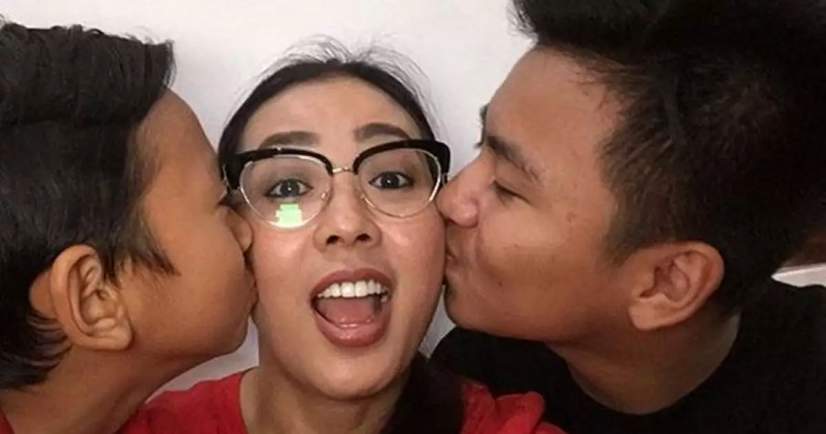 Lagi ngantuk berat, begini kepolosan anak Soimah tidur di bathtub