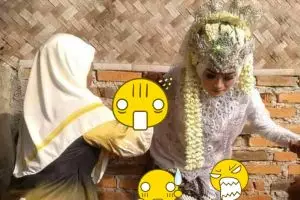 Ikuti arahan dukun, cara mempelai wanita ini ke luar rumah tak terduga