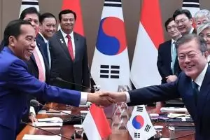 6 Keakraban Jokowi & Moon Jae-in di Korsel, minum teh sampai nge-mal