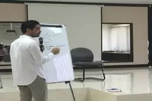 10 Reaksi kocak soal Reza Rahardian jadi dosen, mahasiswi auto rajin