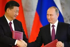 Makin erat, ini momen bromance Putin & Xi Jinping masak pancake bareng
