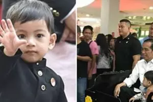 7 Momen menggemaskan Jan Ethes saat jalan-jalan ke mal bersama Jokowi 