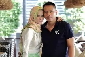 5 Drama yang mewarnai pernikahan Angel Lelga & Vicky Prasetyo