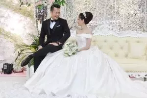 Tak dapat restu, pesta pernikahan 3 seleb ini tak dihadiri keluarganya
