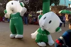 10 Tingkah hiperaktif maskot smartphone China ini bikin cengar-cengir