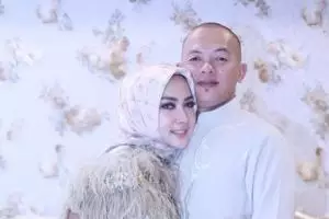 Syahrini sebut sebenarnya tak lama lagi sang kakak menikahkan dirinya