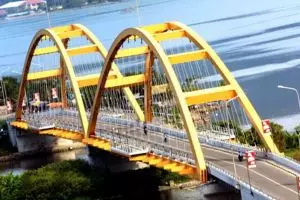 Ngeri, ini detik-detik jembatan ikon Palu runtuh akibat gempa 7,7 SR