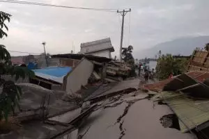 Detik-detik pergerakan tanah pasca gempa di Palu, bangunan bergeser